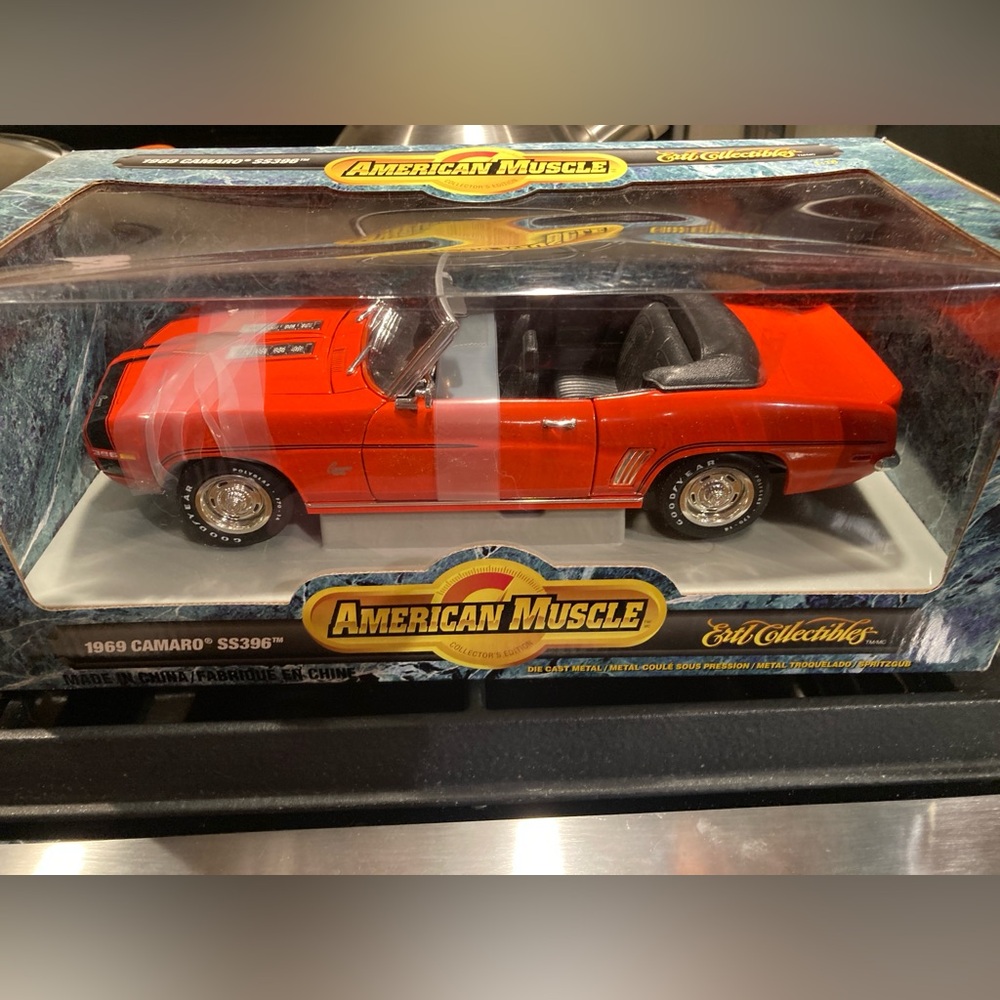 Ertl American Muscle 1:18 diecast 1969 Camaro SS 396 Hugger Orange sold local